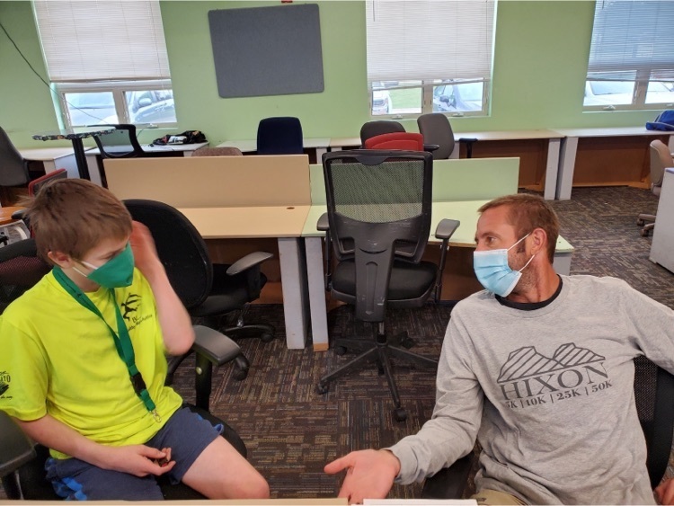 advisor Nick working with students