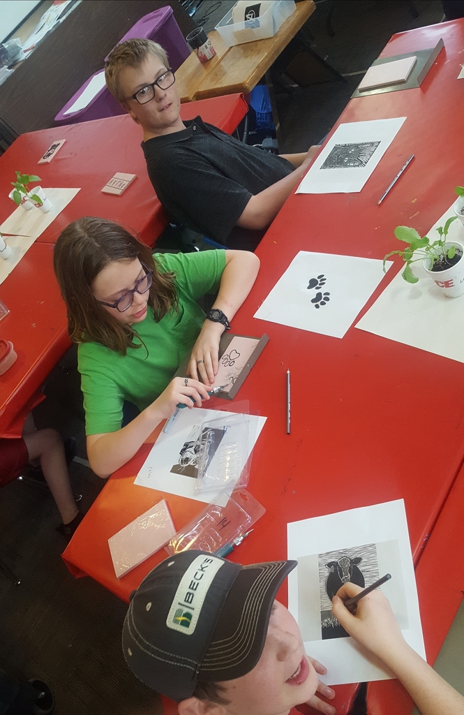 MNCS students creating their linoleum block printing designs!
